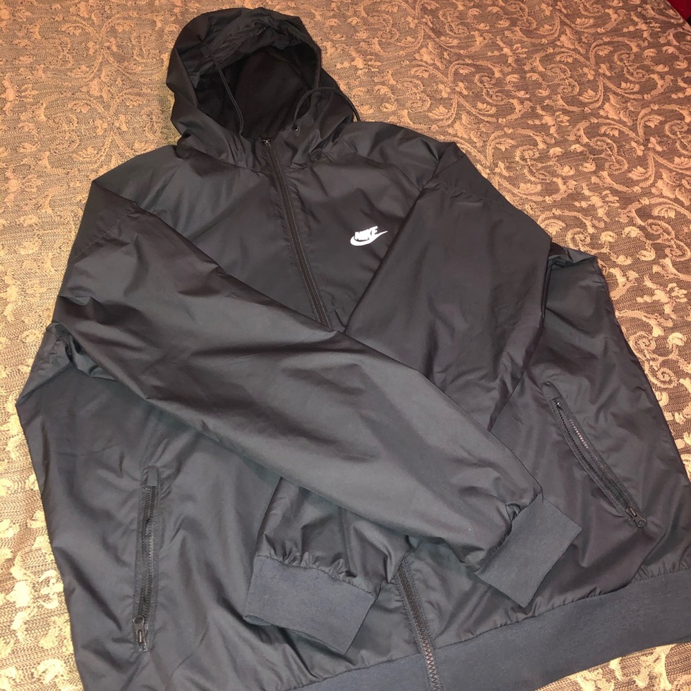 NIKE SPORTSWEAR WINDBREAKER BLACK XL BNWOT